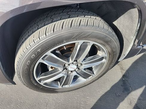 Used 2019 GMC Acadia Denali w/ Technology Package image 9