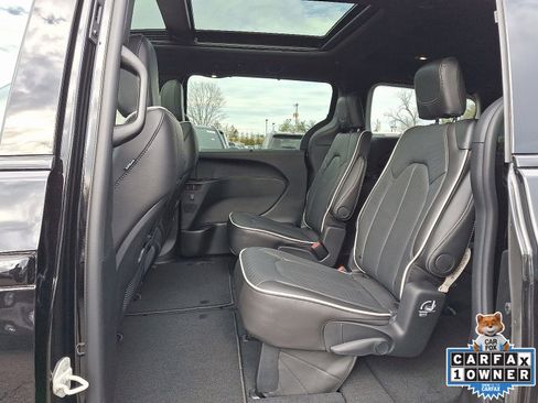 New 2026 Chrysler Pacifica Limited w/ S Appearance Package image 5