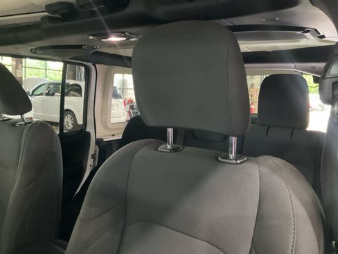 Used 2018 Jeep Wrangler Unlimited Sport S AWD/4WD image 27