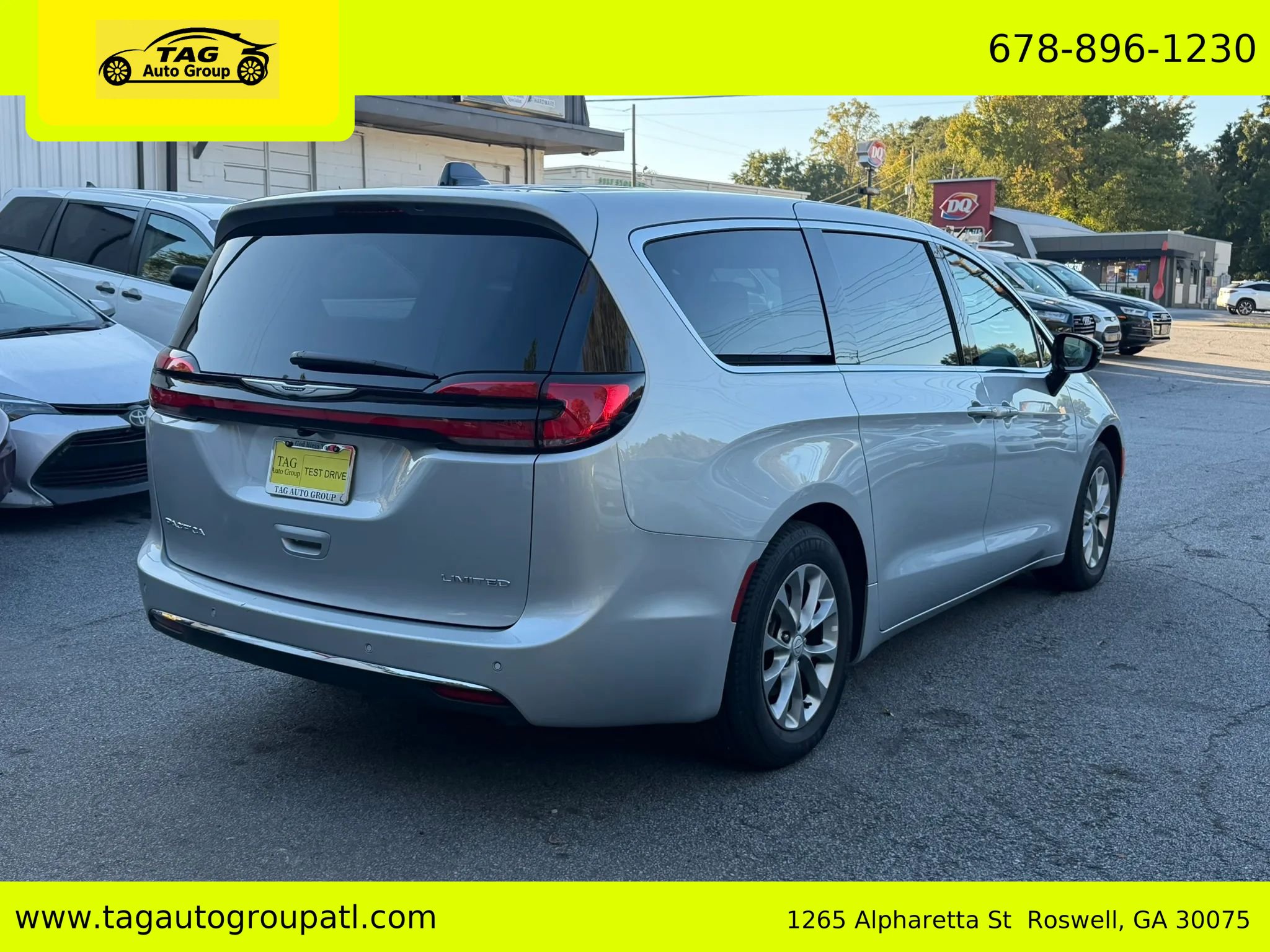 Used 2026 Chrysler Pacifica Limited FWD image 4