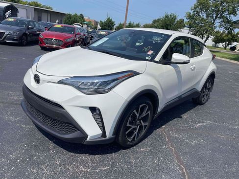 Used 2021 Toyota C-HR XLE FWD image 3