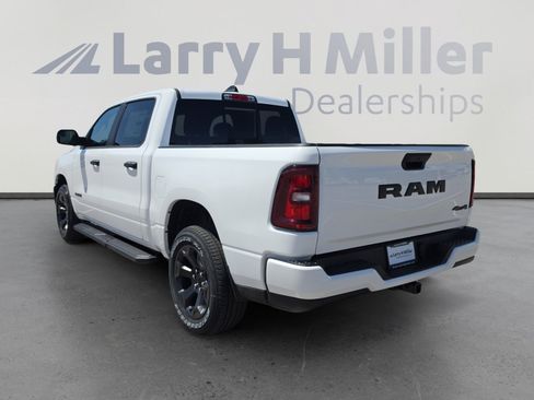 New 2026 RAM 1500 Express AWD/4WD image 3