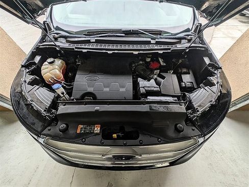 Used 2016 Ford Edge Titanium image 16