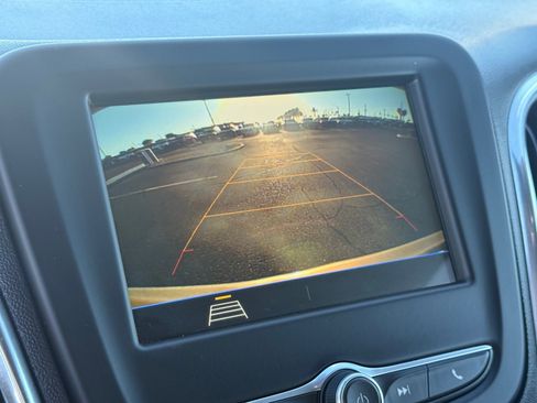 Used 2019 Chevrolet Equinox LT FWD image 19