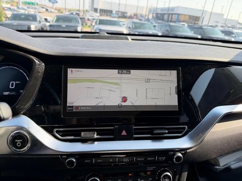 Used 2022 Kia Niro EX Premium FWD image 8