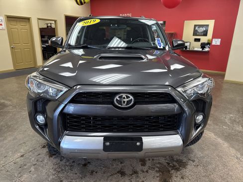 Used 2019 Toyota 4Runner TRD Off-Road image 2