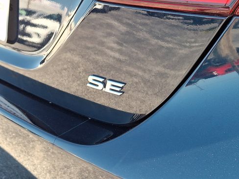 Used 2019 Toyota Camry SE w/ Convenience Package FWD image 33