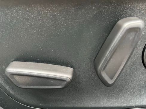 Used 2020 Ford Escape SE image 15