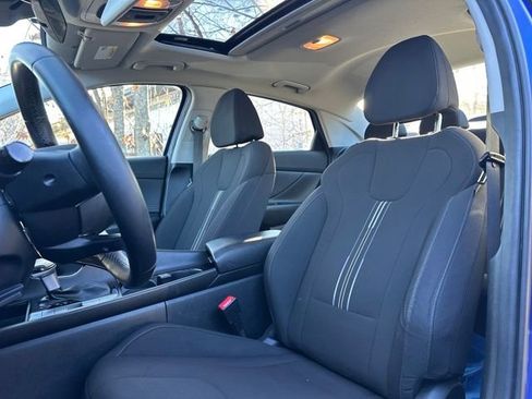 Used 2022 Hyundai Elantra SEL w/ Convenience + Premium Package image 13