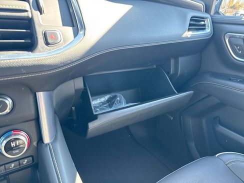 Used 2024 GMC Yukon XL SLT w/ SLT Luxury Package image 35