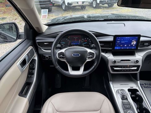 Used 2024 Ford Explorer XLT w/ Equipment Group 202A AWD/4WD image 2