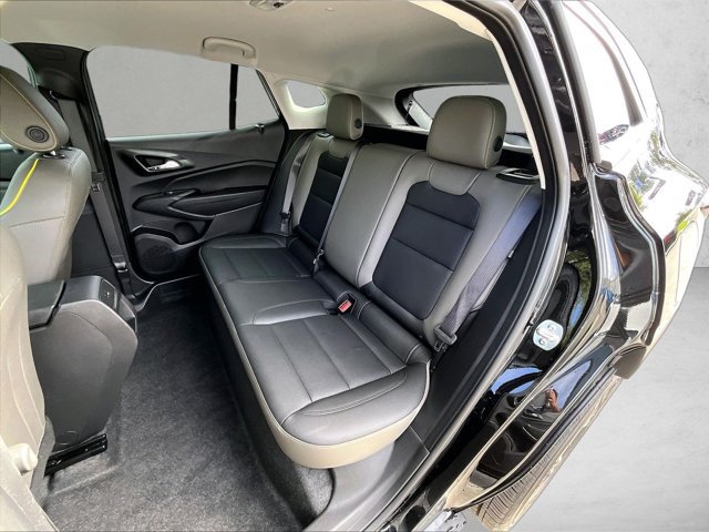 Used 2025 Chevrolet Trax ACTIV FWD image 29