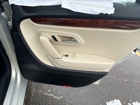 Used 2011 Volkswagen CC Lux Plus image 17