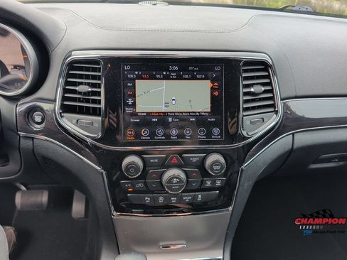 Used 2020 Jeep Grand Cherokee Overland AWD/4WD image 15