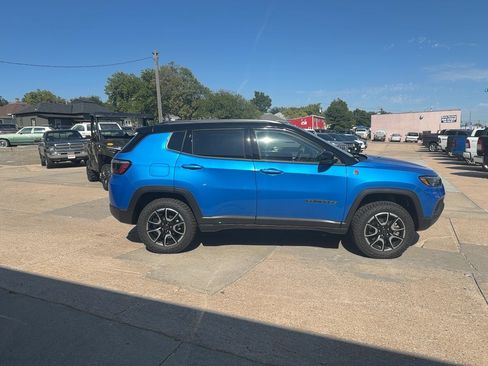 Used 2026 Jeep Compass Trailhawk w/ Sun, Sound & Navigation Group AWD/4WD image 6