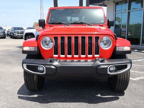 Used 2020 Jeep Gladiator Overland AWD/4WD image 2