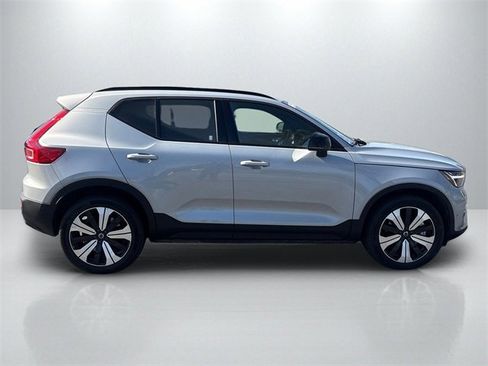 Used 2023 Volvo XC40 Recharge Plus image 8