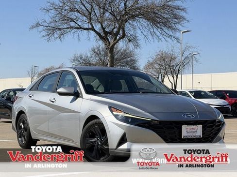 Used 2021 Hyundai Elantra SEL image 1