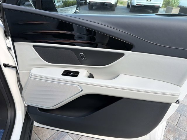 New 2026 Lincoln Nautilus Premier AWD/4WD image 17