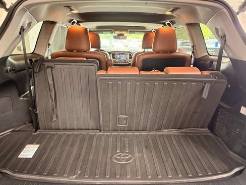 Used 2017 Toyota Highlander Limited AWD/4WD image 22