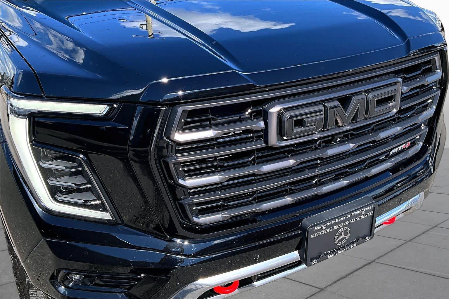 Used 2025 GMC Yukon AT4 Ultimate w/ LPO, Floor Liner Package AWD/4WD image 30