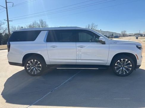 Used 2025 Chevrolet Suburban High Country w/ Sun And Tow Package image 6