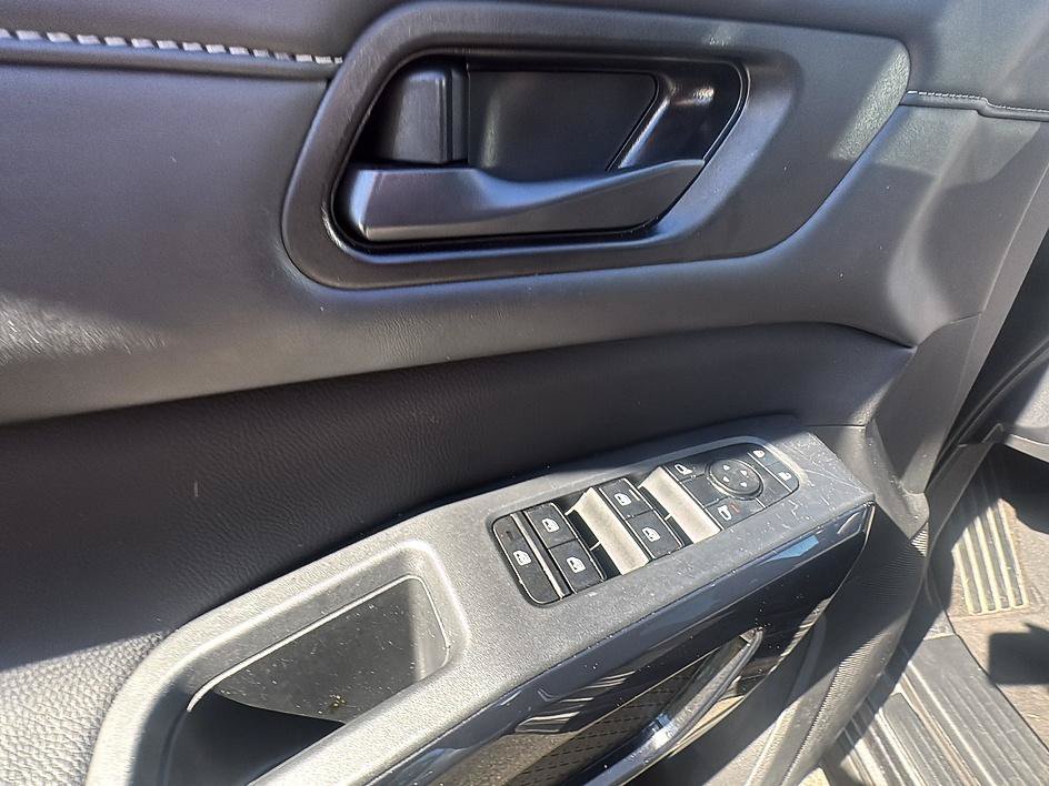Certified 2025 Nissan Pathfinder SV FWD image 15