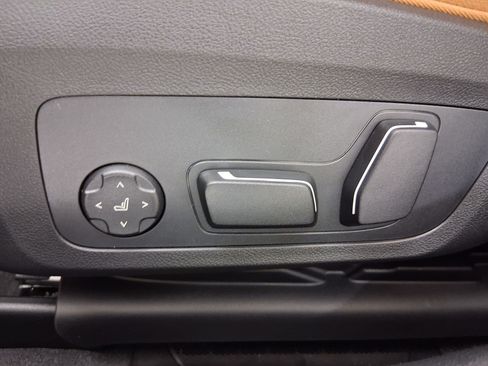 New 2026 BMW 330i Sedan w/ Convenience Package RWD image 13