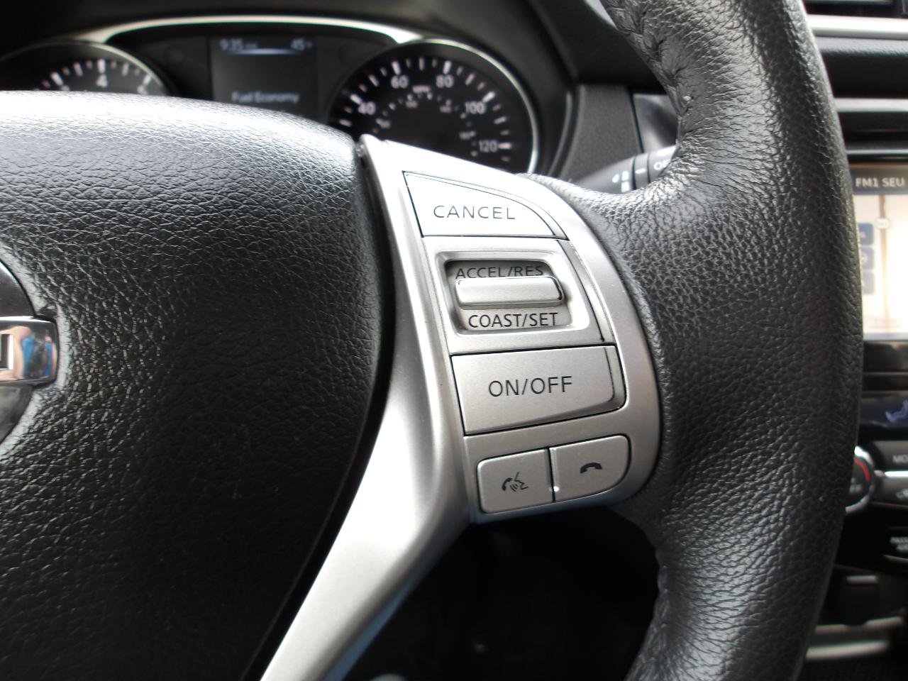 Used 2015 Nissan Rogue SL AWD/4WD image 16
