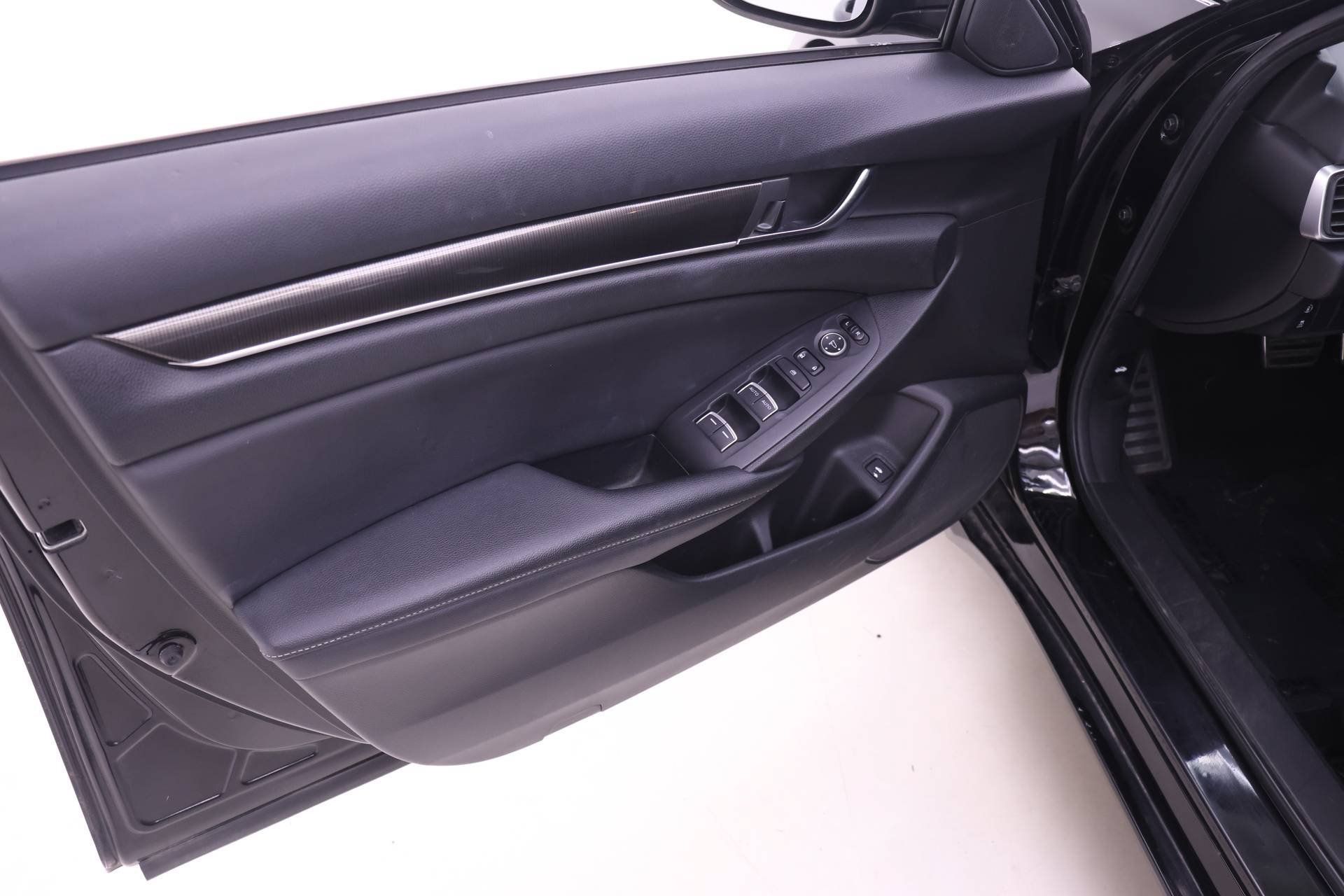 Used 2019 Honda Accord Sport image 9
