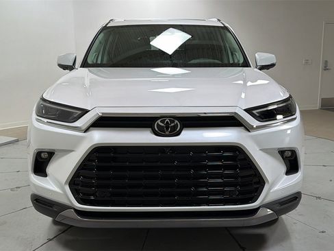 New 2026 Toyota Grand Highlander Platinum image 2