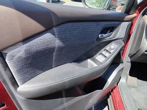 Used 2023 Nissan Rogue SV image 7