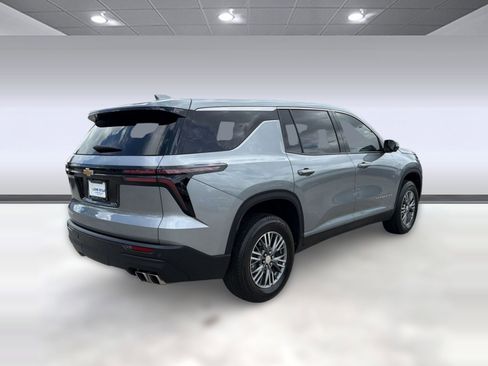 Used 2024 Chevrolet Traverse LS FWD image 8