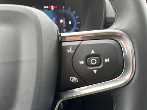 Certified 2025 Volvo XC40 B5 Core image 26