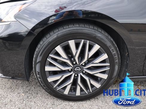 Used 2024 Nissan Altima 2.5 SV FWD image 9
