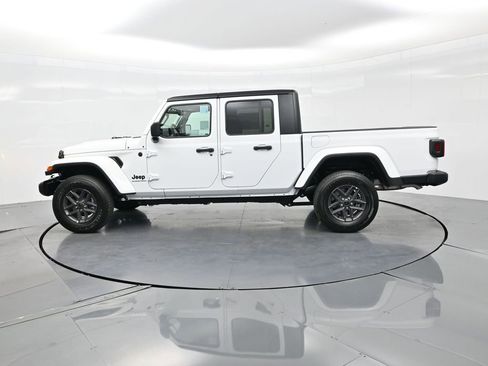 New 2025 Jeep Gladiator Sport image 10