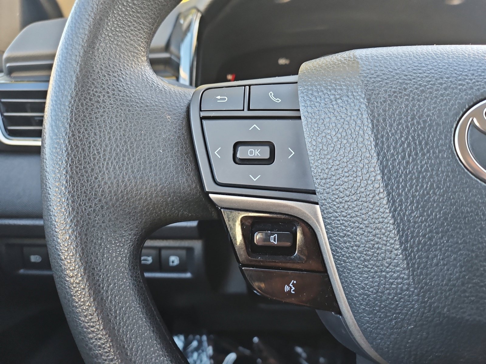 Used 2025 Toyota Camry LE FWD image 24
