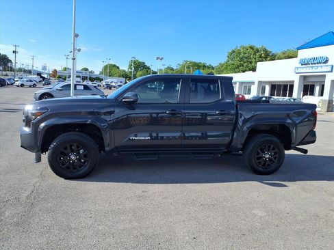 Used 2025 Toyota Tacoma SR5 AWD/4WD image 7