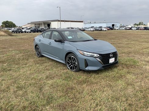 New 2025 Nissan Sentra SR w/ SR Premium Package image 3