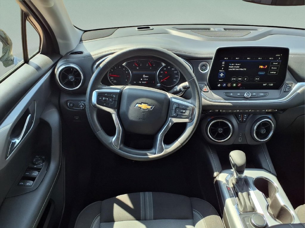 Used 2025 Chevrolet Blazer LT FWD image 9