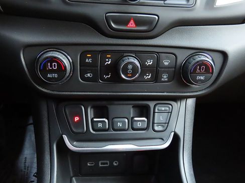 Used 2020 GMC Terrain SLE w/ Driver Convenience Package image 30