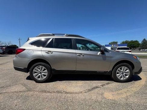 Used 2017 Subaru Outback 2.5i Premium AWD/4WD image 8