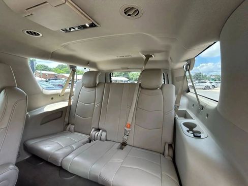 Used 2017 Cadillac Escalade ESV Premium Luxury image 39