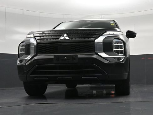 Used 2023 Mitsubishi Outlander SE FWD image 30