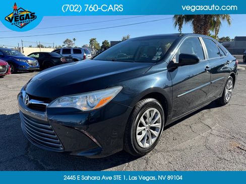 Used 2016 Toyota Camry LE image 1