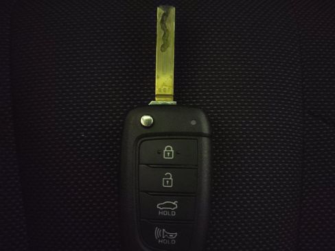 Used 2025 Hyundai Elantra SE FWD image 32