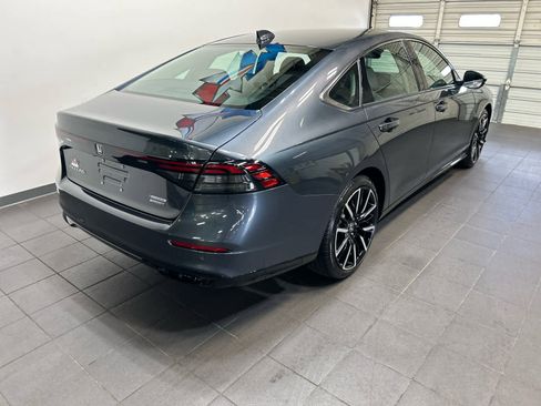 Used 2024 Honda Accord Touring image 3