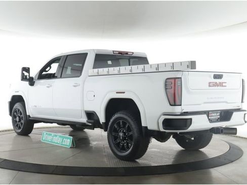 Used 2026 GMC Sierra 2500 AT4 w/ AT4 Premium Plus Package AWD/4WD image 8