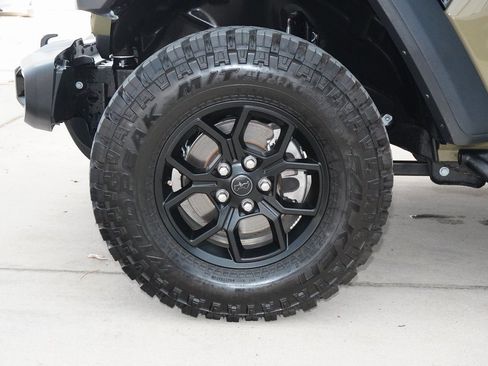 Used 2025 Jeep Wrangler Willys image 9