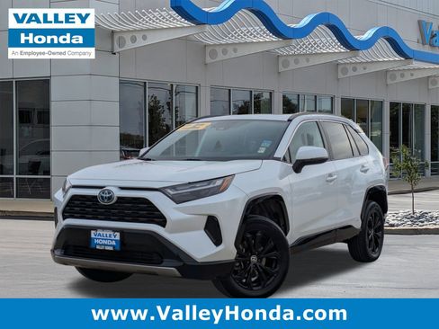 Used 2023 Toyota RAV4 SE w/ Convenience Package image 1